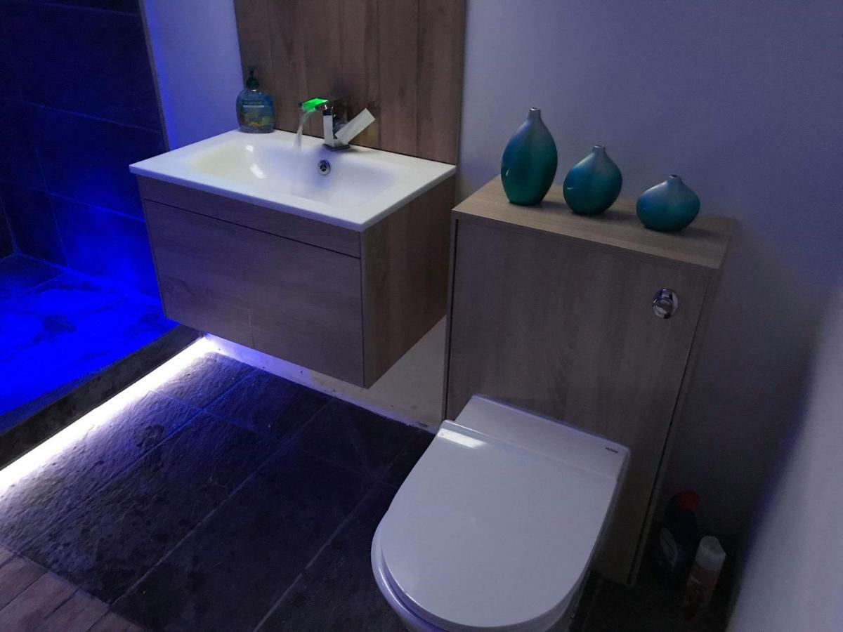 Vollie House With Hot Tub, Sauna & Log Burner Penpont Ngoại thất bức ảnh